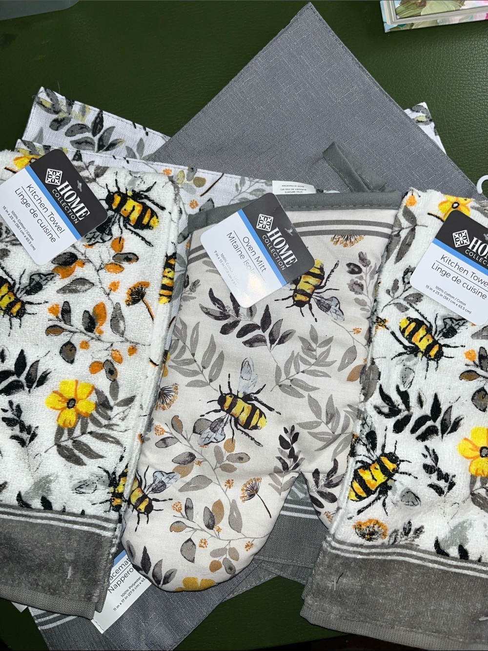 Home Collection Bee Theme Gray Yellow Kitchen Towel, Oven Mitt and Placemats Set